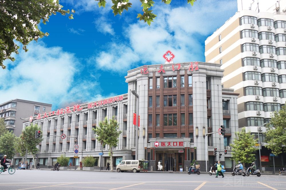 成都医大口腔医院院内环境1